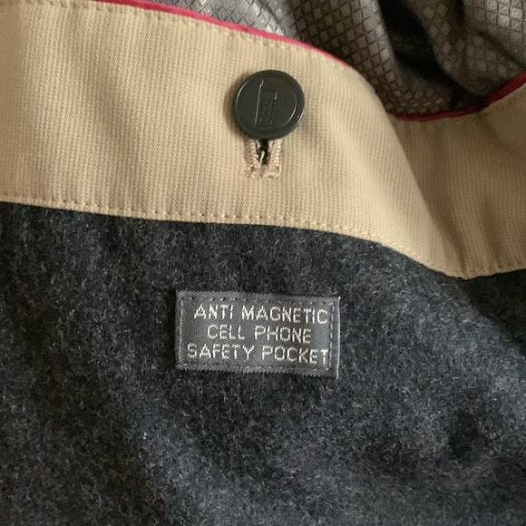 Sanyo Trench Coat. Size 40R. Removable lining. Great condition - Picture 10 of 10